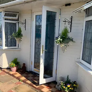  Bed & Breakfast Stanwell Stansted Airport