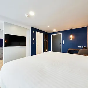 Roomzzz Newcastle upon Tyne